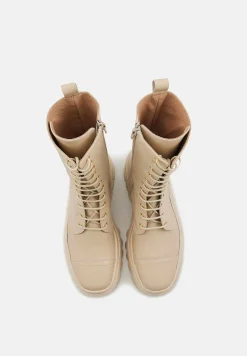 Bons baisers Bottes Et Bottines|Anita