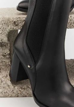 Bons baisers Bottes Et Bottines|Norah