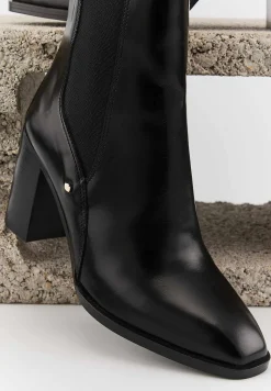 Bons baisers Bottes Et Bottines|Norah